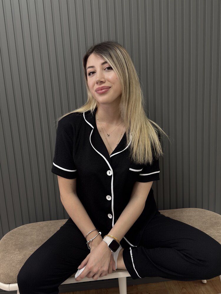 Siyah Beyaz Biyeli Ön Düğmeli Bürümcük Kumaş Takım