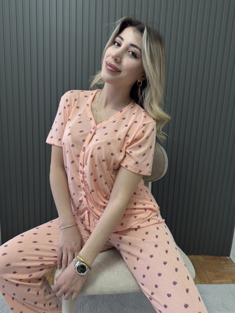 Pembe Zemin Çilek Desen Düğmeli Takım