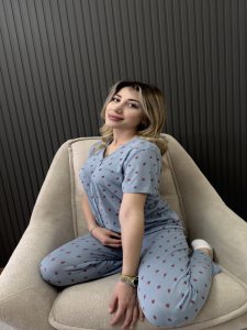 Mavi Zemin Çilek Desen Düğmeli Takım